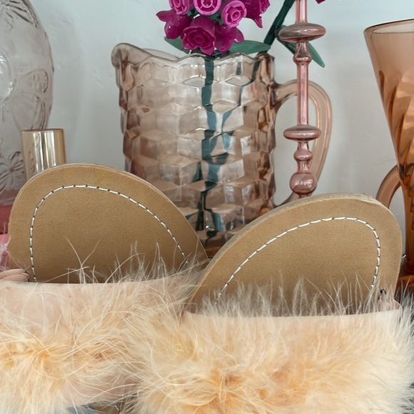 CHINESE LAUNDRY pink faux feather ZOEY MARAB SANDAL gold detail heel Sz 8.5 - Picture 12 of 14